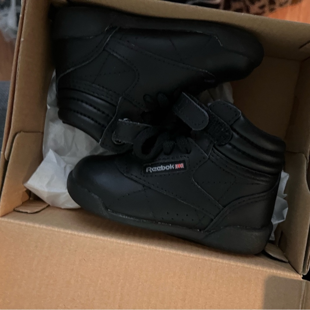 Kid reeboks size 4